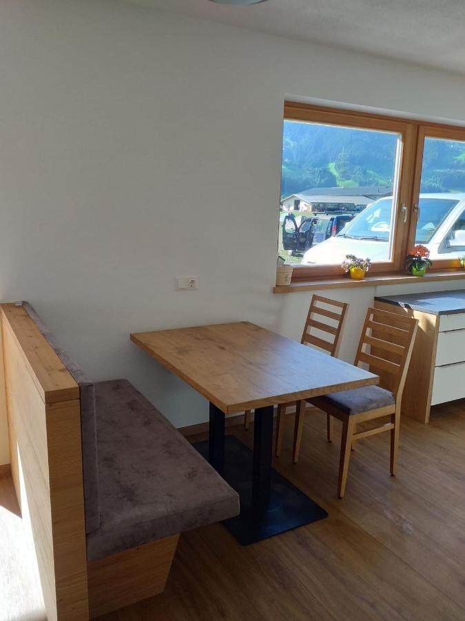 Grosszuegiges Apartment Georg Mayrhofen Barrierefrei Hollenzen Exterior photo